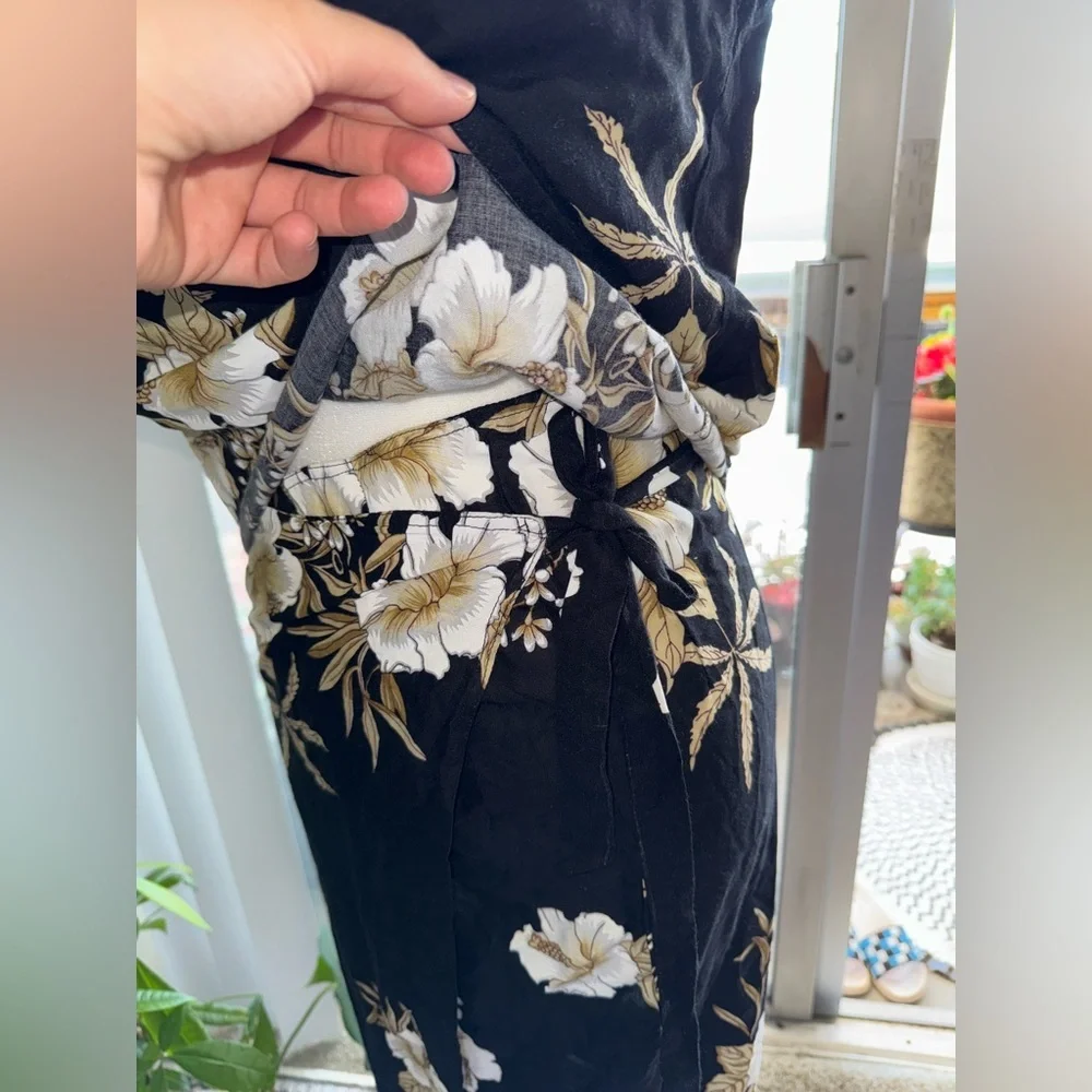 VTG Hibiscus Collection Hawaii 2 Piece Top & Skirt Sarong SMALL Black & White - Picture 11 of 16